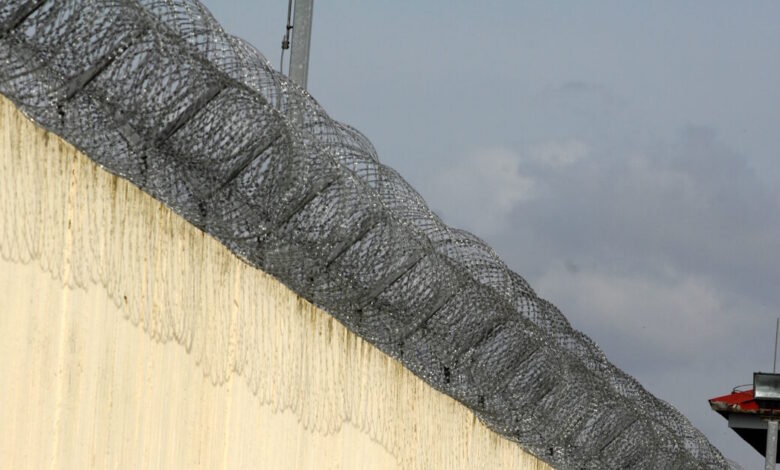 Γυναίκα-προσπάθησε-να-βάλει-μέσα-στις-φυλακές-Τρικάλων-χασίς-που-έκρυβε-στις-παντόφλες