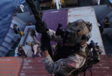 «Αποκλείοντας-το-Ιράν»:-Με-κινηματογραφικό-ρεσάλτο-Αμερικανών-κομάντος-σε-άσχετο-πλοίο-δείχνουν-τα-δόντια-τους-οι-ΗΠΑ