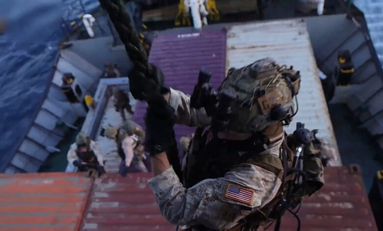 «Αποκλείοντας-το-Ιράν»:-Με-κινηματογραφικό-ρεσάλτο-Αμερικανών-κομάντος-σε-άσχετο-πλοίο-δείχνουν-τα-δόντια-τους-οι-ΗΠΑ