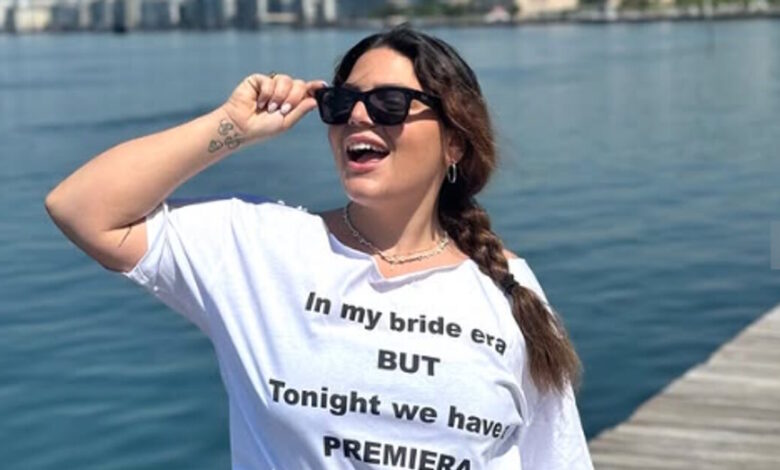 Η-Δανάη-Μπάρκα-επιβεβαίωσε-τον-γάμο-της-με-τον-σύντροφό-της,-Φάνη-Μπότση-–-Η-ανακοίνωση-με-το-χαρακτηριστικό-μπλουζάκι