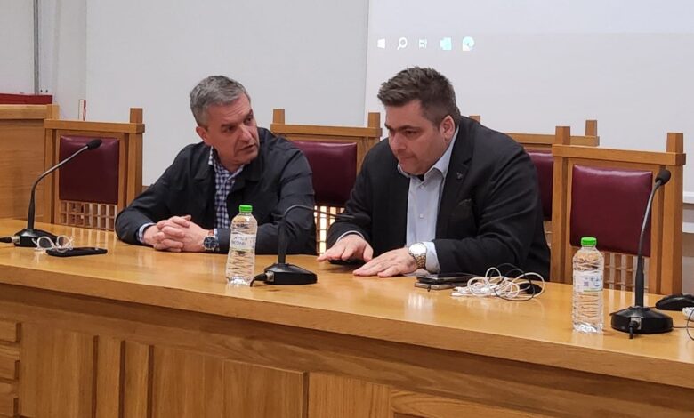 Στο-Επιμελητήριο-Τρικάλων-ο-Γιάννης-Βουτσινάς