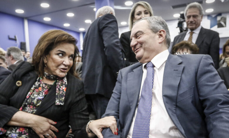 Ντόρα-Μπακογιάννη:-Υπέρ-της-αλλαγής-εκλογικού-νόμου-–-Θέλει-τον-Καραμανλή-στο-συνέδριο-της-ΝΔ