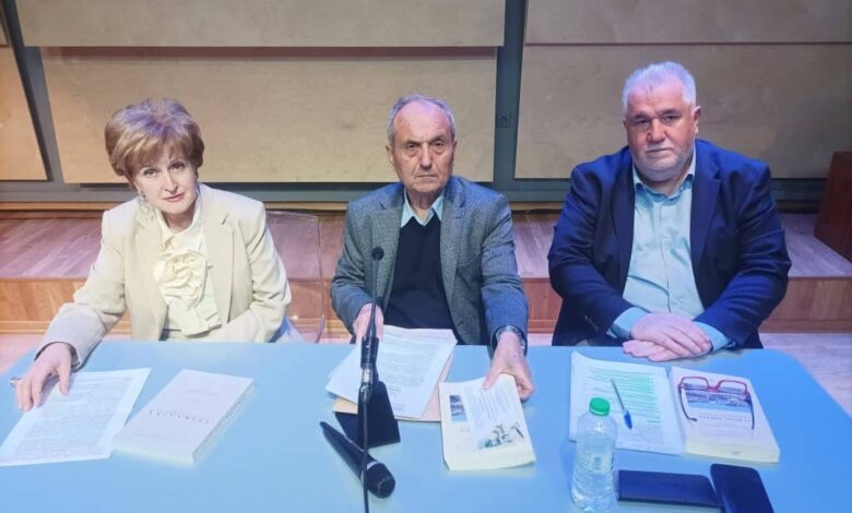 «Τα-Παλιά-Τρίκαλα.-Αναμνήσεις-και-Ιστορήματα»-–-Ένα-βιβλίο-του-αείμνηστου-δημοσιογράφου-Θεολόγη-Τριανταφύλλου