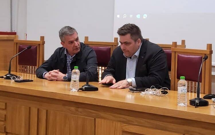 Στο-Επιμελητήριο-Τρικάλων-ο-Πρόεδρος-της-ΚΕΕΕ-Γιάννης-Βουτσινάς