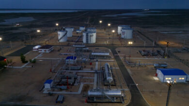 Νέα-έκρηξη-τιμών-πετρελαίου-με-φόντο-τα-Στενά,-το-Ιράν-και-τις-ανατροπές-στον-ΟΠΕΚ-–-Το-brent-ξεπερνά-τα-117-δολάρια