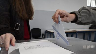 Δημοσκόπηση-metron-analysis:-Στις-13,6-μονάδες-η-διαφορά-ΝΔ-και-ΠΑΣΟΚ-–-Τα-ποσοστά-Τσίπρα-και-Καρυστιανού