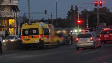 Τροχαίο-στην-Ποσειδώνος-στο-ρεύμα-προς-Γλυφάδα:-Έντονη-κίνηση-στο-σημείο,-κλειστή-η-αριστερή-λωρίδα