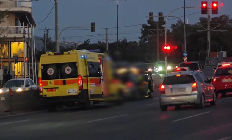 Τροχαίο-στην-Ποσειδώνος-στο-ρεύμα-προς-Γλυφάδα:-Έντονη-κίνηση-στο-σημείο,-κλειστή-η-αριστερή-λωρίδα