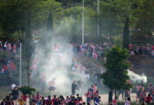 Ατλέτικο-Μαδρίτης-–-Άρσεναλ:-Οπαδοί-πέταξαν-πέτρες-σε-αστυνομικούς,-υπήρξε-αντίδραση-με-σπρέι-πιπεριού