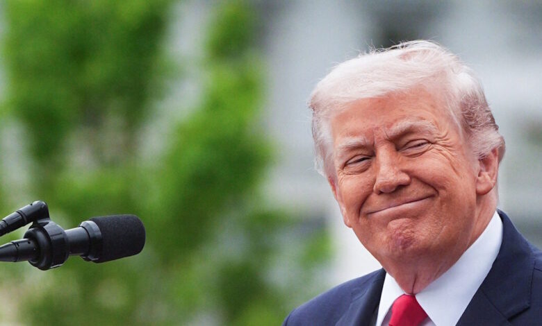 Ο-Τραμπ-αποθεώνει-τα-ΗΑΕ-για-την-αποχώρηση-από-τον-ΟΠΕΚ:-«Είναι-υπέροχο,-θα-σταθεροποιηθούν-οι-τιμές-του-πετρελαίου»