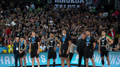 Οι-οπαδοί-της-Μπιλμπάο-φώναξαν-«ΠΑΟΚ»-στην-απονομή-των-μεταλλίων-στους-Θεσσαλονικείς