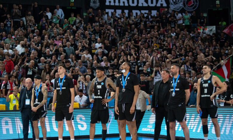 Οι-οπαδοί-της-Μπιλμπάο-φώναξαν-«ΠΑΟΚ»-στην-απονομή-των-μεταλλίων-στους-Θεσσαλονικείς