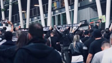 ΠΑΟΚ:-Οι-οπαδοί-του-έφτασαν-στην-έδρα-της-Μπιλμπάο-φωνάζοντας-συνθήματα