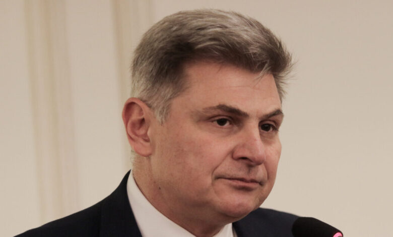 Ο-Νικόλας-Φαραντούρης-στο-ΠΑΣΟΚ:-«Ενώνω-τη-φωνή-μου-για-διαφάνεια-και-πολιτική-αλλαγή»