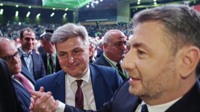 Ο-Νικόλας-Φαραντούρης-περνά-την-πόρτα-του-ΠΑΣΟΚ-–-Ανεβάζει-τους-ρυθμούς-διεύρυνσης-η-Χαριλάου-Τρικούπη