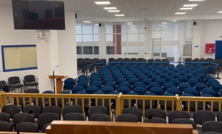 Το-υπουργείο-Δικαιοσύνης-αντικατέστησε-τον-εργολάβο-της-αίθουσας-–-άρχισαν-οι-εργασίες-αποκατάστασης