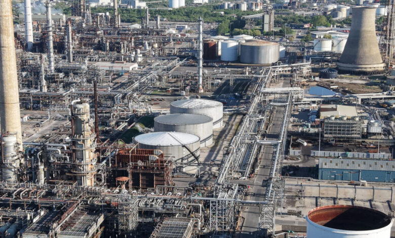 Το-πετρέλαιο-«διορθώνει»-μετά-το-ρεκόρ-τετραετίας:-Επιστρέφει-κάτω-από-τα-110-δολάρια-το-brent-και-στα-100-το-wti