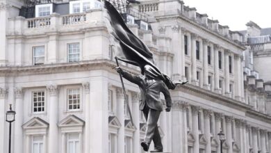 Άγαλμα-με-την-υπογραφή-του-banksy-εμφανίστηκε…-από-το-πουθενά-στο-Λονδίνο