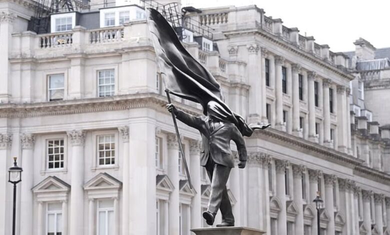 Άγαλμα-με-την-υπογραφή-του-banksy-εμφανίστηκε…-από-το-πουθενά-στο-Λονδίνο