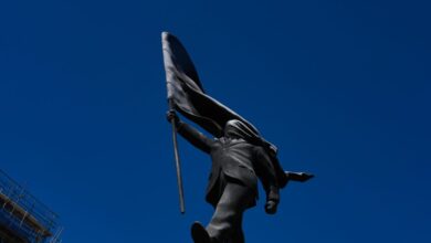 bansky:-Άγαλμα-με-την-υπογραφή-του-εμφανίστηκε-στο-κεντρικό-Λονδίνο