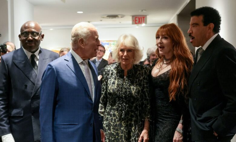 Κάρολος-και-Καμίλα-στη-Νέα-Υόρκη:-Τίμησαν-τα-θύματα-της-11ης-Σεπτεμβρίου-και-συναντήθηκαν-με-λαμπερά-πρόσωπα-όπως-η-Σάρα-Τζέσικα-Πάρκερ-και-η-Άννα-Γουίντουρ