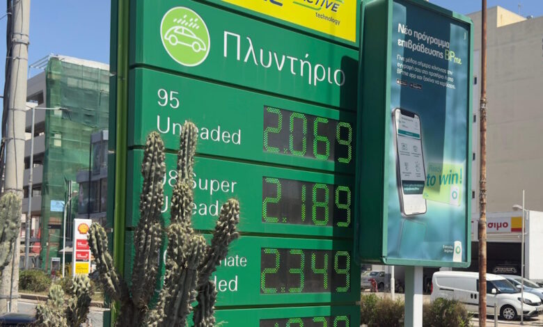Βενζίνη-και-πετρέλαιο-κίνησης:-«Πονοκέφαλος»-για-τους-οδηγούς-οι-τιμές-καυσίμων-–-Έσπασε-και-πάλι-το-φράγμα-των-2-ευρώ