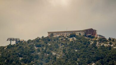 Υπό-έλεγχο-η-φωτιά-στην-Πάρνηθα-–-Πιθανόν-να-ξεκίνησε-από-καλώδια-του-ΔΕΔΔΗΕ