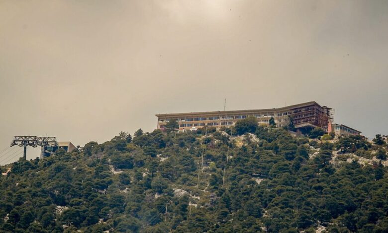 Υπό-έλεγχο-η-φωτιά-στην-Πάρνηθα-–-Πιθανόν-να-ξεκίνησε-από-καλώδια-του-ΔΕΔΔΗΕ