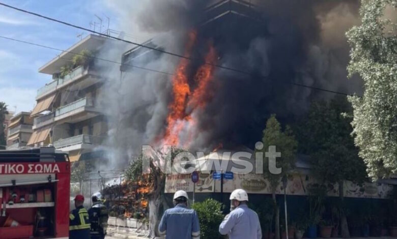 Φωτιά-σε-κτίριο-στο-Ίλιον-–-Επιχειρούν-22-πυροσβέστες