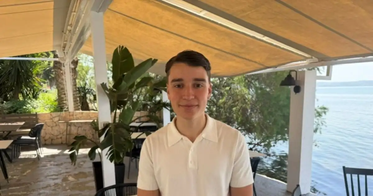 Θεσσαλονίκη:-18χρονος-σερβιτόρος-έσωσε-με-λαβή-χάιμλιχ-γυναίκα-που-πνιγόταν-σε-εστιατόριο-–-«Έβαλα-τα-χέρια-μου-και-πίεσα-το-στέρνο»