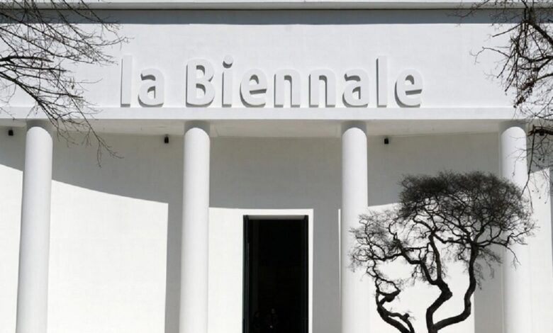 Παραιτήθηκε-η-κριτική-επιτροπή-της-Μπιενάλε-της-Βενετίας-μετά-την-απόφαση-να-μην-απονεμηθούν-βραβεία-σε-Ρώσους-και-Ισραηλινούς-καλλιτέχνες