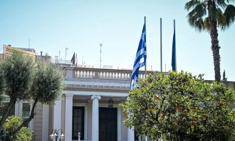 «Σφάζονται»-Μαξίμου-και-ΠΑΣΟΚ-για-τις-Ανεξάρτητες-Αρχές:-«Κατώτερος-των-περιστάσεων-ο-Ανδρουλάκης»-–-«Οι-μάσκες-έπεσαν,-δεν-σας-παίρνει»