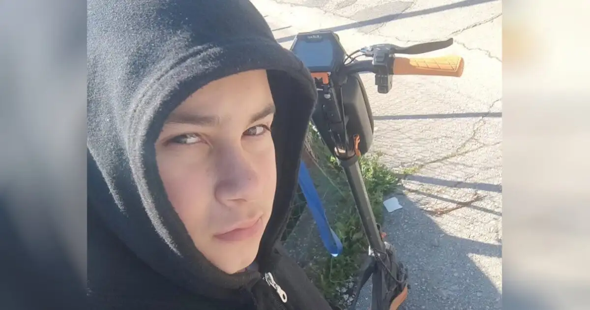 Ηλεία:-Συγκλονίζει-η-γιαγιά-του-13χρονου-που-σκοτώθηκε-σε-τροχαίο-με-πατίνι-–-«Χάσαμε-το-παιδάκι-μας,-ήταν-η-κακιά-η-ώρα»