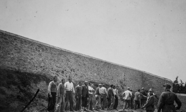 Η-εκτέλεση-των-200-στην-Καισαριανή-την-Πρωτομαγιά-του-1944-και-οι-φωτογραφίες-που-αποτύπωσαν-την-τραγωδία