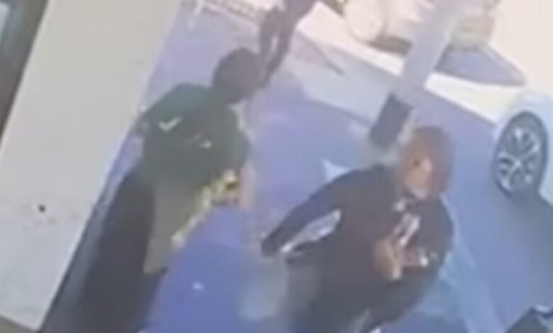 Μελβούρνη:-Γυναίκα-πέταξε-πιάτο-με-φαγητό-στο-πρόσωπο-σερβιτόρας-και-την-τραυμάτισε-–-Δείτε-βίντεο
