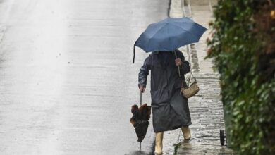 Καιρός:-Θα-συνεχίσει-και-το-Σαββατοκύριακο-η-πρωτομαγιάτικη-ψυχρολουσία-–-Πότε-ξαναμπαίνει-η-Άνοιξη