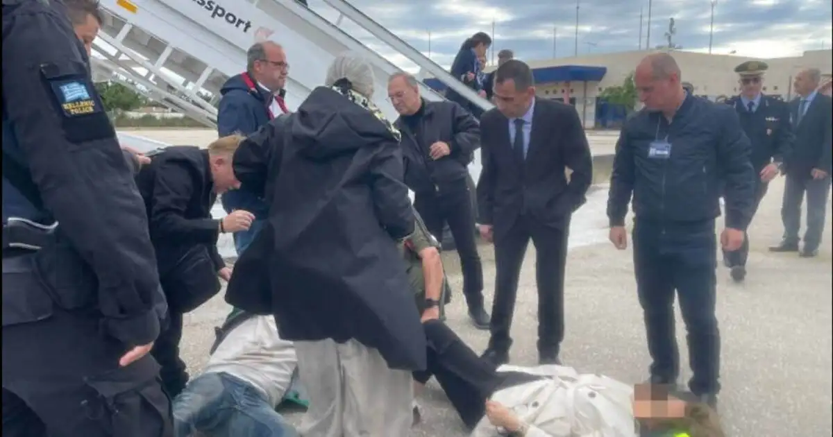 Άραξος:-Έρευνα-για-τα-αίτια-της-πτώσης-της-σκάλας-στο-αεροδρόμιο