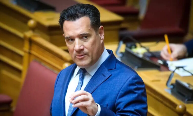 Μήνυμα-Γεωργιάδη-στον-δρόμο-προς-τις-εκλογές-με-«βουτιά»-στο-παρελθόν:-«Τον-Μητσοτάκη-και-τα-μάτια-μας»