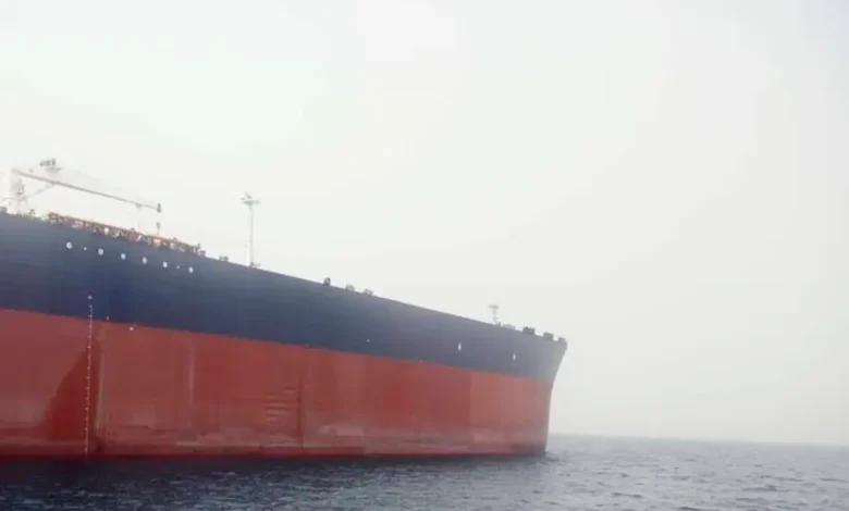 Πετρελαιοφόρο-εξετράπη-ανοικτά-της-Υεμένης-κι-οδηγήθηκε-προς-τη-Σομαλία-από-πειρατές