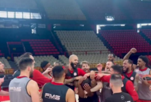 Ολυμπιακός:-Τούρτα-έκπληξη-και-φατούρο-στον-Ταϊρίκ-Τζόουνς-για-τα-γενέθλιά-του