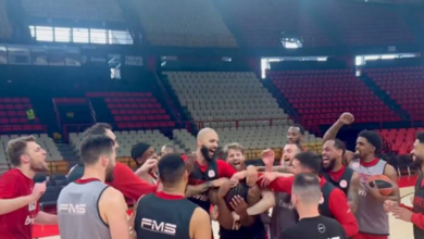 Ολυμπιακός:-Τούρτα-έκπληξη-και-φατούρο-στον-Ταϊρίκ-Τζόουνς-για-τα-γενέθλιά-του