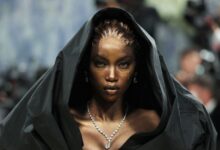 met-gala-2026:-Το-supermodel-Ανόκ-Γιάι-μαγνήτισε-τα-βλέμματα-ως-Μαύρη-Παναγία-–-Το-ηχηρό-μήνυμα-στον-Τραμπ