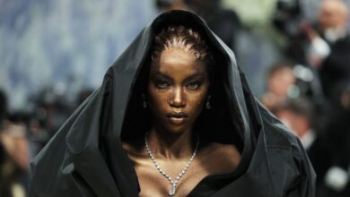 met-gala-2026:-Το-supermodel-Ανόκ-Γιάι-μαγνήτισε-τα-βλέμματα-ως-Μαύρη-Παναγία-–-Το-ηχηρό-μήνυμα-στον-Τραμπ