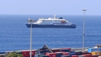 Αναζητούνται-οι-82-επιβάτες-του-αεροσκάφους-με-το-οποίο-«πέταξε»-η-γυναίκα-που-πέθανε-από-χανταϊό,-από-το-κρουαζιερόπλοιο-mv-hondius
