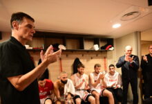 Ολυμπιακός:-to-«θα-τα-δώσουμε-όλα-για-το-τρόπαιο»-του-Μπαρτζώκα,-το-«ζντο»-στα-αποδυτήρια-και-το-μπλουζάκι-του-final-4