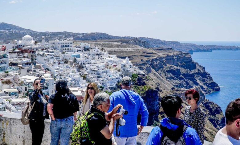 Τουρισμός:-Ρεκόρ-αφίξεων-και-ταξιδιωτικών-εισπράξεων-μειωμένες-όμως-οι-διανυκτερεύσεις-το-2025