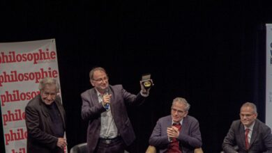 Η-απάτη-του-Γάλλου-Φλοράν-Μοντακλέρ-με-«ψεύτικο-Νόμπελ»-που-απένειμε-στον-εαυτό-του-–-Παρήγγειλε-το-μετάλλιο-από-κοσμηματοπώλη-για-250-ευρώ