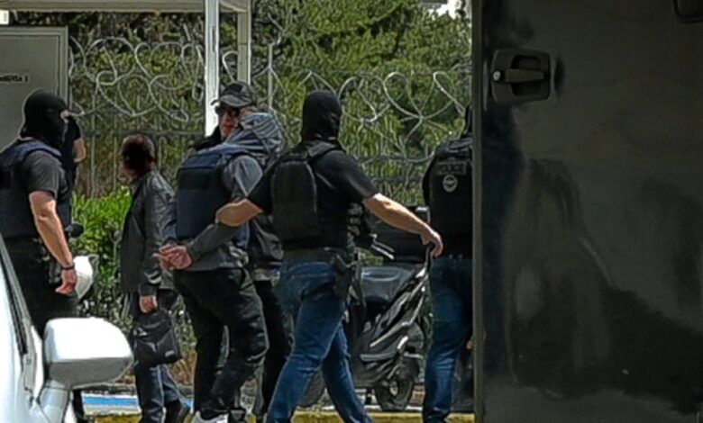 greek-mafia:-Τον-μισό-ποινικό-κώδικα-αντιμετωπίζουν-οι-3-συλληφθέντες-για-τη-δολοφονία-Μοσχούρη-–-Στο-«μικροσκόπιο»-ο-ρόλος-του-βαρυποινίτη