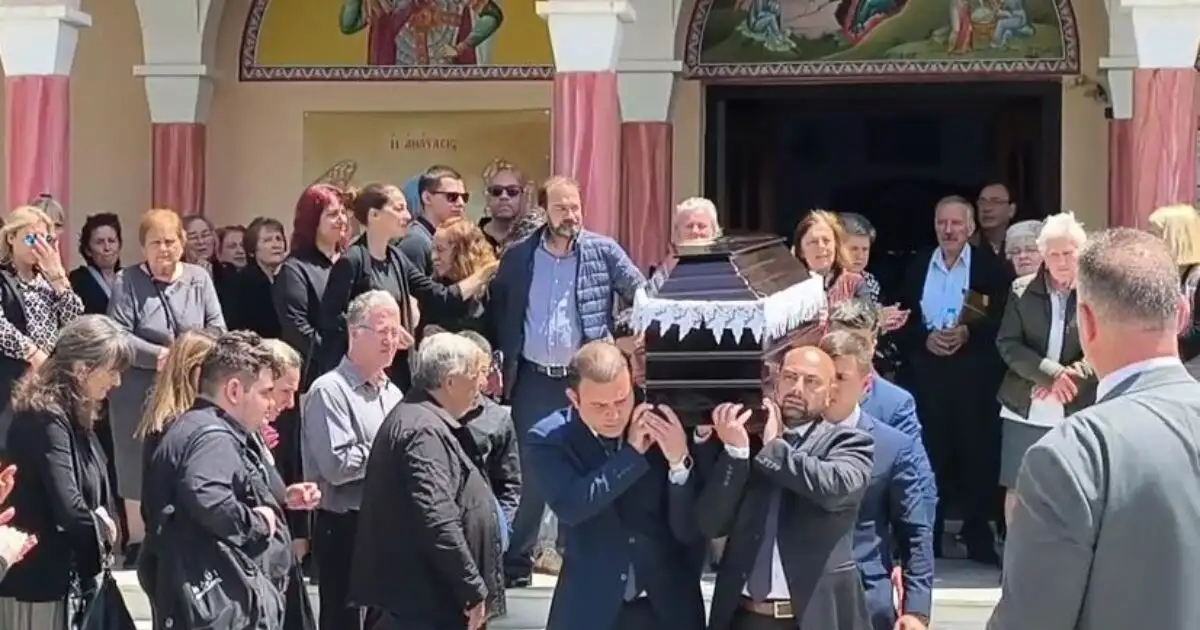 Παπα-Τσάκαλος:-Συγγενείς-και-φίλοι-του-είπαν-το-«τελευταίο-αντίο»-–-«Έφερε-την-ανατροπή-στην-Εκκλησία-και-στην-ελληνική-κοινωνία»
