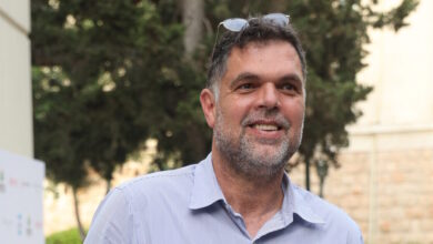 Δημήτρης-Παπανικολάου:-«Πάθαμε-σοκ-όταν-μας-είπαν-ότι-η-κόρη-μας-ενδέχεται-να-μη-μιλήσει-ποτέ-κανονικά»
